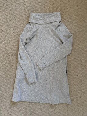 GAP Heather Light Gray Sweatshirt